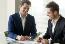 دليل شامل لاختيار مستشار استثماري موثوق للمستثمرين الخليجيين الجدد